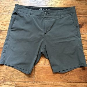 Vuori Aim short SZ:34 Color: Charcoal